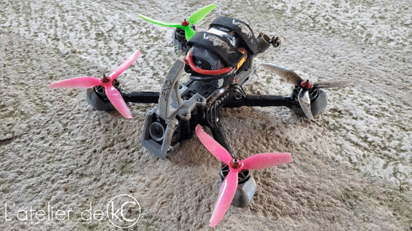 FPV quad drone frame freestyle bando Jeno avec hélices gemfan - atelier kC